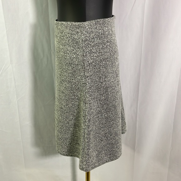 LOFT Gray Knit High Waisted A-Line Mini Skirt - Picture 2 of 16